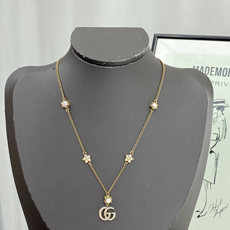 G*u*i necklaces